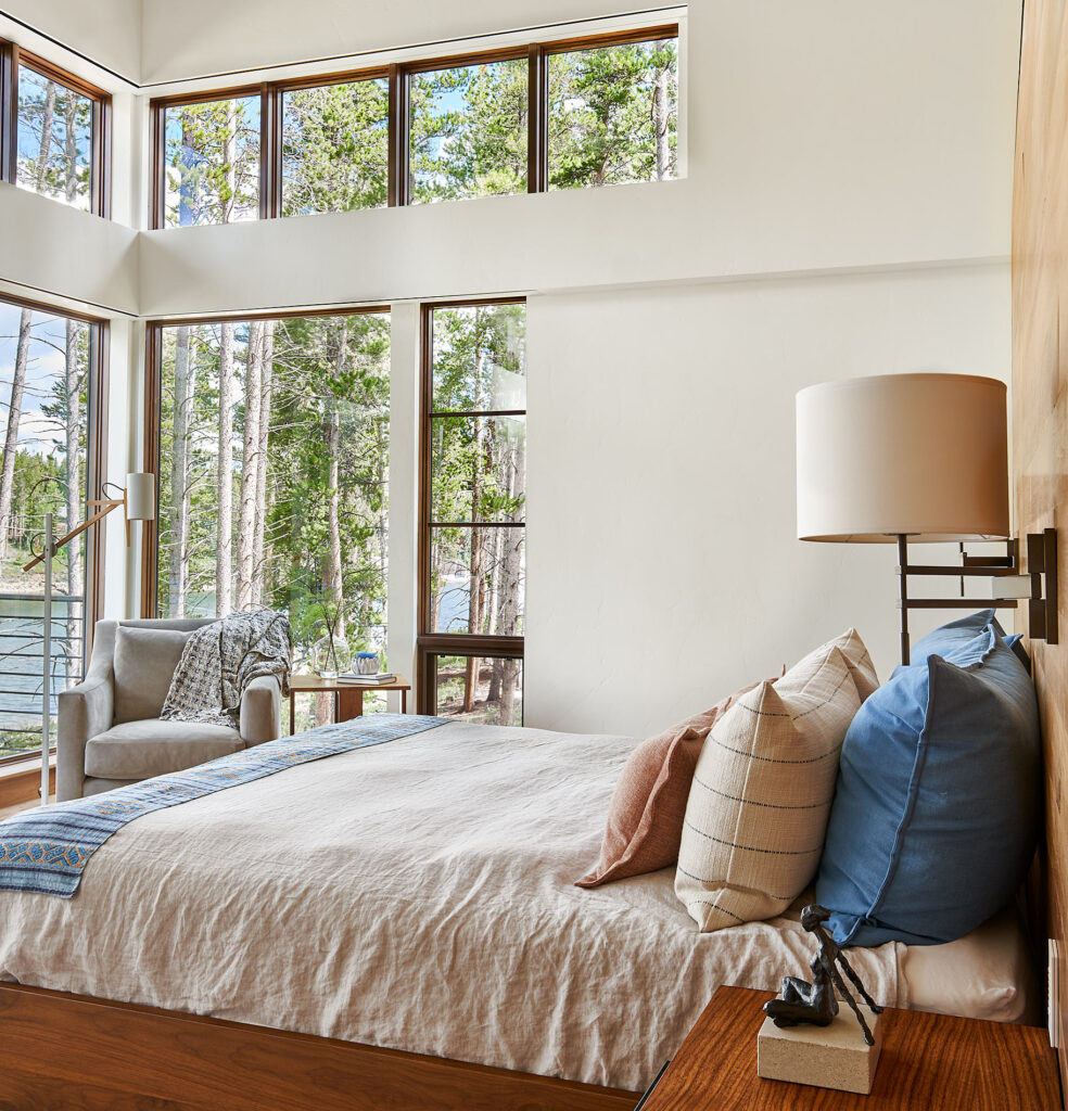 A closer look at Luxury Mountain Retreat Apartment Interior Design Style
